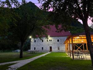 Bujtina Shpjia e Gjyshit