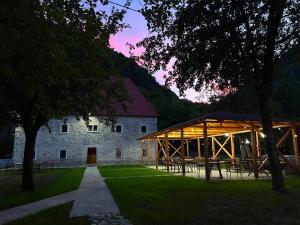 Bujtina Shpjia e Gjyshit