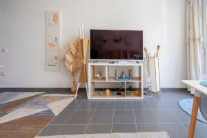 Seaview Apartment with Pool and Garden