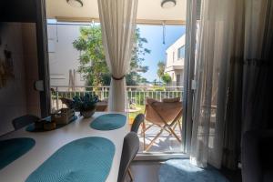 Seaview Apartment with Pool and Garden
