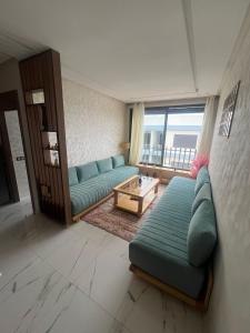 New Luxury Beach Apt 2 Min Walk 1BR and Living Room