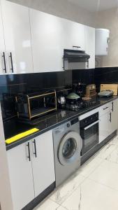 New Luxury Beach Apt 2 Min Walk 1BR and Living Room