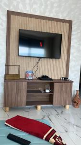 New Luxury Beach Apt 2 Min Walk 1BR and Living Room