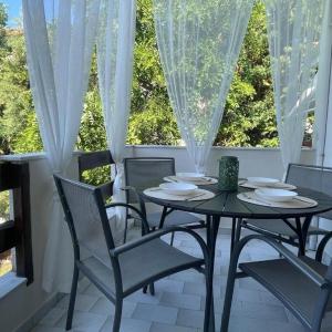 Garden by the sea apartment just 100m from the beach