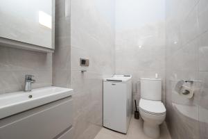 Asfaltowa Mokotów City Apartment by BookingHost