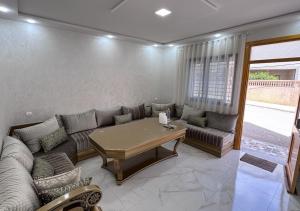 LouJMed Apartment