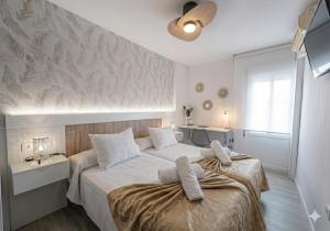 Oasis de Luz y Diseño ,Tu Refugio con Terraza y Piscina , cerca de la Playa