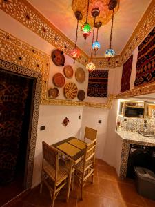 Dar Amrah - Authentic Kasbah House - 1 Minute Walk From Bab Al Bahr