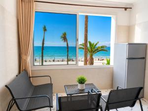 Beach Front Appartement - Amazing Sea View & piscine