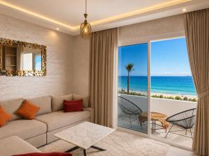 Beach Front Appartement - Amazing Sea View & piscine