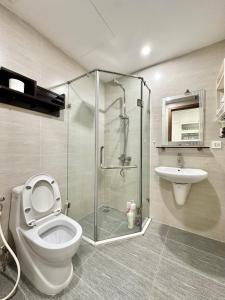 Elegant High Floor 2-Bedroom with Amazing Night View at Green Bay Hanoi