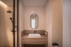 Suku Villa 3BR Colonial Retreat in Berawa, Canggu