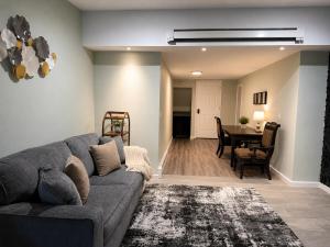 Modern Family Retreat Minutes from MetLife & NYC