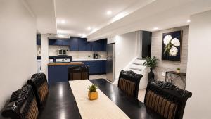 Modern Family Retreat Minutes from MetLife & NYC