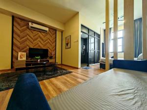 Mykey The Quartz Studio For Couple Netflix Near Jonker