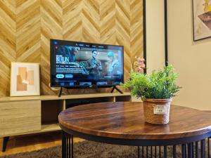 Mykey The Quartz Studio For Couple Netflix Near Jonker