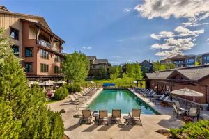 Moonlight Pooldeck Premier Trailhead Resort