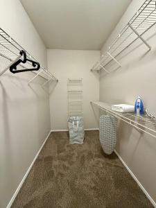 Elegant 1BR with Pool View in Prime Dallas