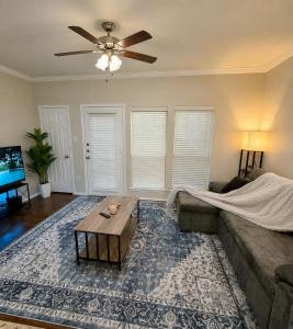 Elegant 1BR with Pool View in Prime Dallas
