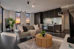 Live Luxe | 2BR Apt • Free Parking, Pool & Gym