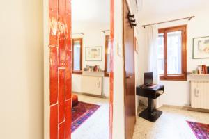 Campiello Chiesa, Venezia by Short Holidays