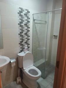 Stylish 1BR at Oak South Aprt South B Near Quickmart Supermrkt Mombasa Road 5 min to Capital Centre 10 min to NextGen Mall 15 min to JKIA Airport SGR Terminus 15 min to Nairobi CBD WiFi Smart TV Fully Equipped Kitchen Secure Parking Self Checkin