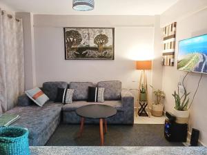 Stylish 1BR at Oak South Aprt South B Near Quickmart Supermrkt Mombasa Road 5 min to Capital Centre 10 min to NextGen Mall 15 min to JKIA Airport SGR Terminus 15 min to Nairobi CBD WiFi Smart TV Fully Equipped Kitchen Secure Parking Self Checkin