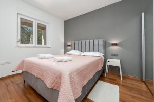 Pool House Olive - Happy Rentals
