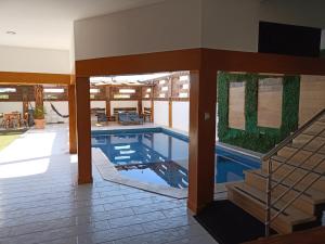 Large vacation home with a pool and private garage