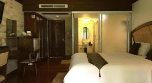 NH Elegant Hotel