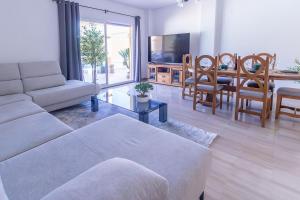 Sunshine House with Private Pool - Walk to the Beach