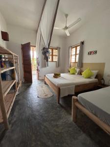 BONDENI BEACH HOUSE