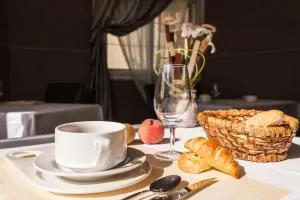 Logis Hotel Restaurant La Croix Verte - Changé