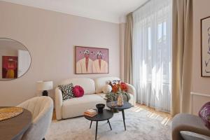 Elegant 2BR Designer Retreat in Karoly Krt
