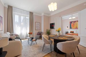 Elegant 2BR Designer Retreat in Karoly Krt