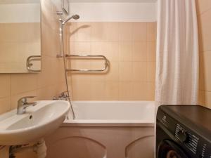 Cozy Apartment near Old Town & Jūrmala Train