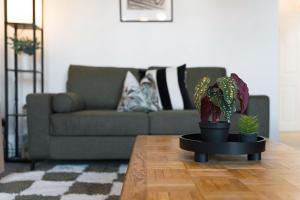 Norton 2BR Apartment Sleeps 4 by Stay With Us