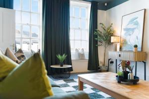 Norton 2BR Apartment Sleeps 4 by Stay With Us