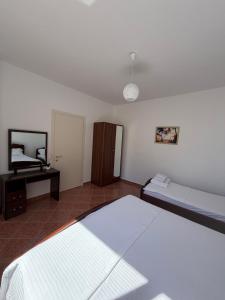 Zani’s Apartments