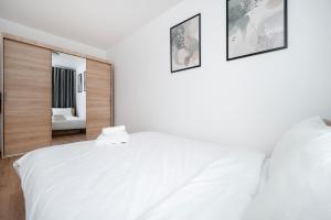Łódź Downtown Charm Apartment by BookingHost