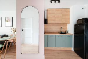 Łódź Downtown Charm Apartment by BookingHost
