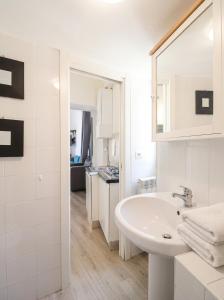 Minimal Apartment Hearth of Rome