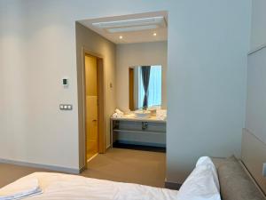 Romance Hotel and Family Suites