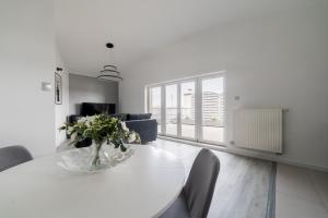 Błażeja Modern Apartment by BookingHost