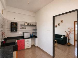 The Lake Penthouse - Private 1BHK Near Lake