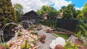 Secret Garden Retreat - Pool & Hot Tub
