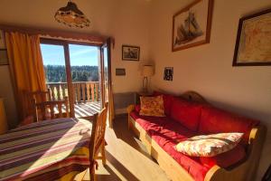 Appartement familial au Revard vue sur le jardin denfant et pistes