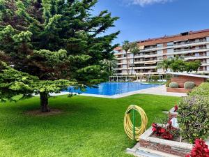 AMPLIO APARTAMENTO VISTAS PISCINA
