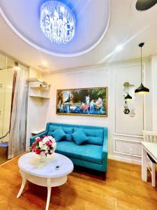 Lexington Bathtub with Chic Luxury Escape in D2