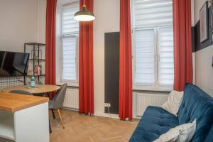 Cozy Entresol Apartment with Parking Targowa